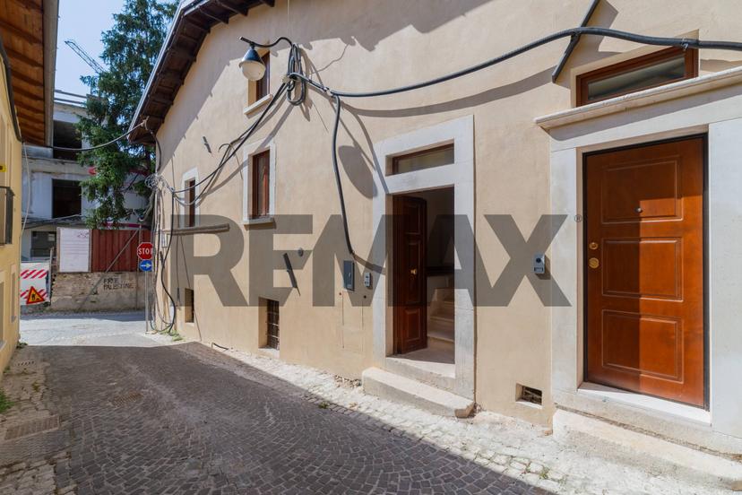 Casa indipendente in Via Amiternini 2, L'Aquila — foto 4 di 5