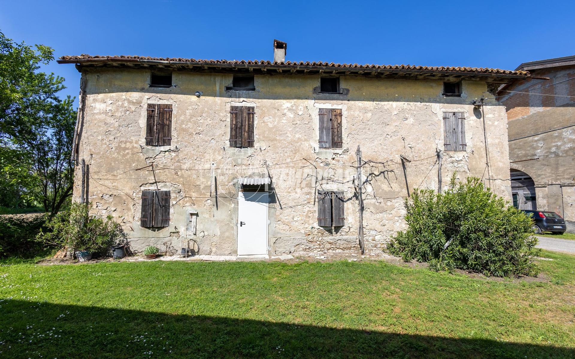 Casa indipendente in Via Rivaltella, Reggio nell'Emilia