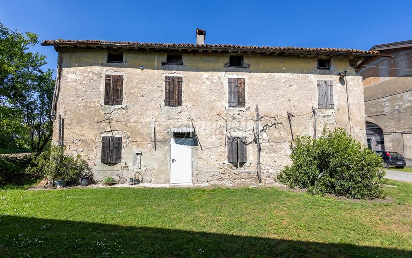 Casa indipendente in Via Rivaltella, Reggio nell'Emilia