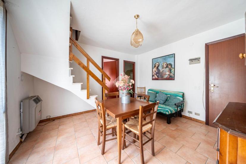 Trilocale in Giaretta Ienza 54, Canossa — foto 2 di 5