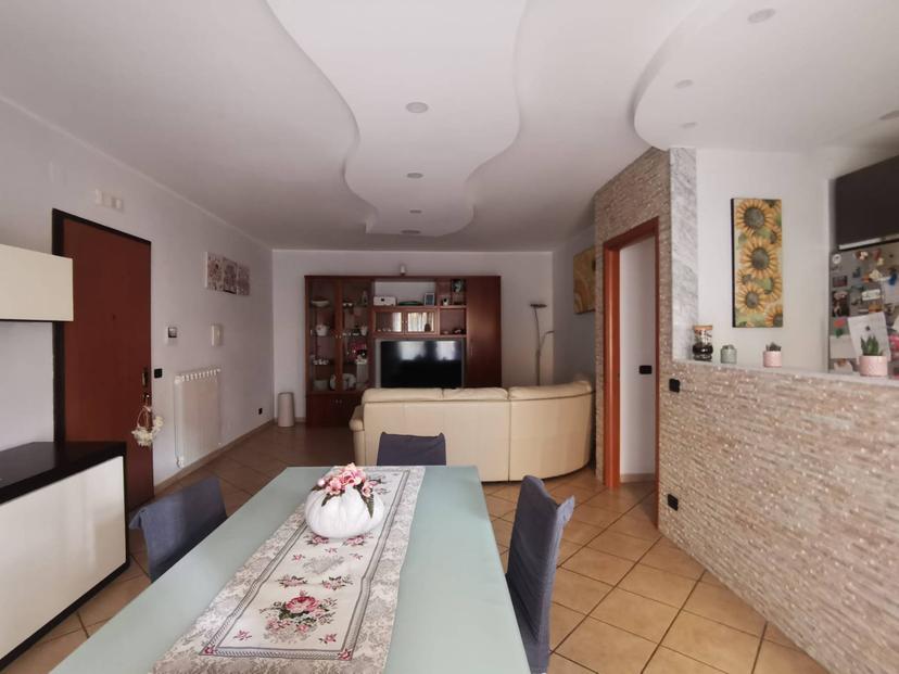 Trilocale in Via Grotta 57, San Nicola la Strada — foto 2 di 5