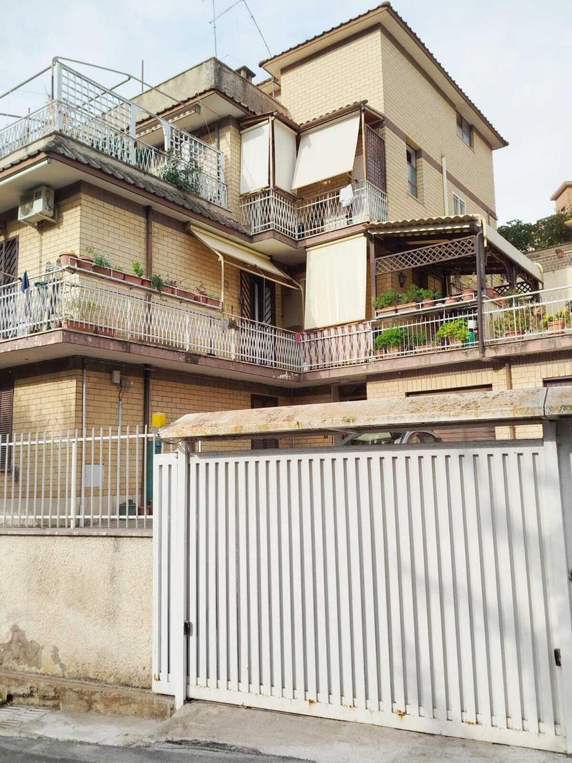 Trilocale in Via Sestino 60, Roma