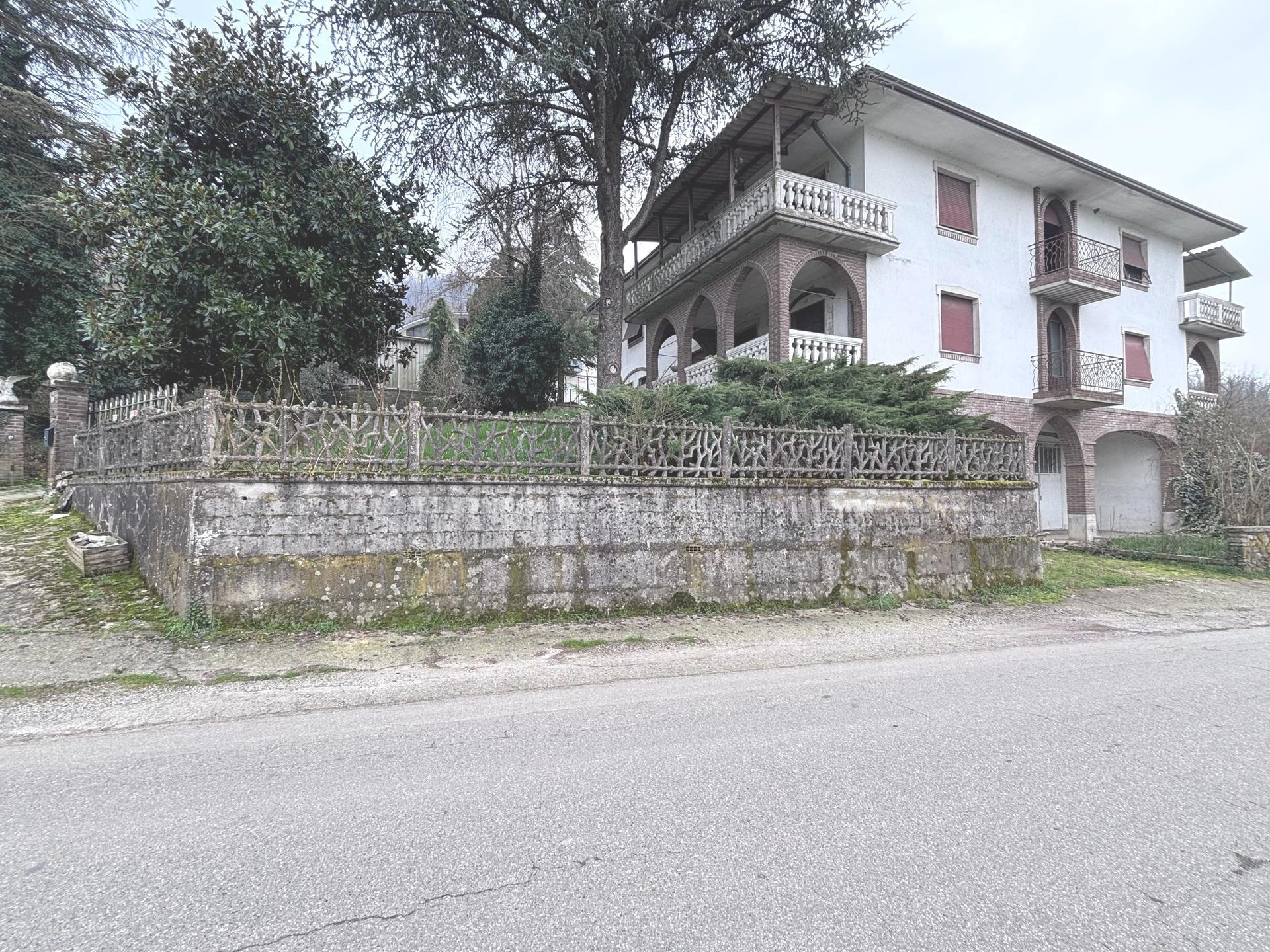 Villa a schiera in Via Ocrso Italia , Lugagnano Val d'Arda