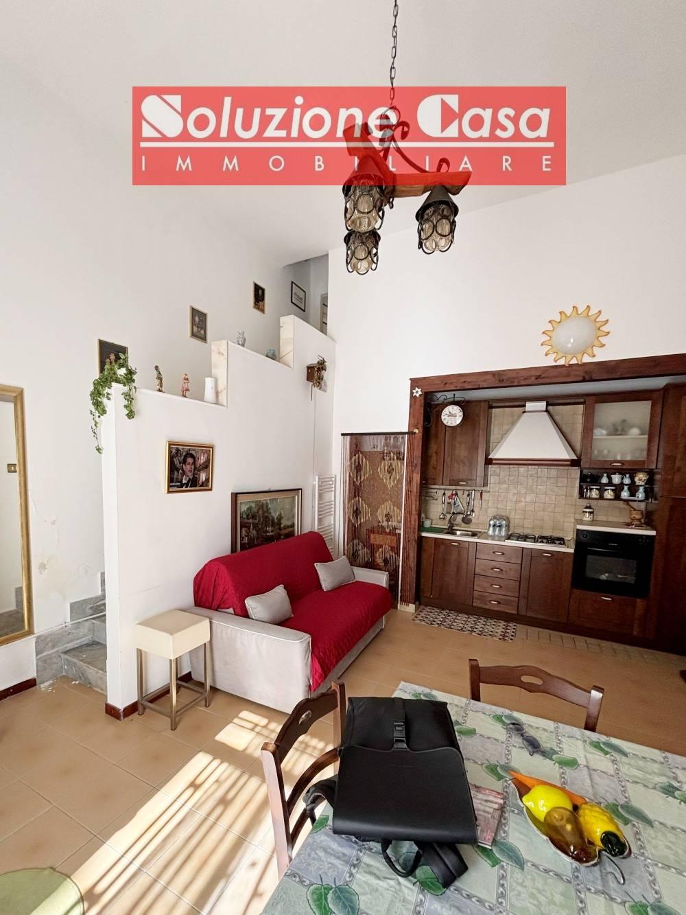 Casa indipendente in Via XXI Aprile, Canosa di Puglia