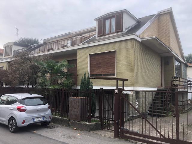 Casa indipendente in Via Camillo Benso Conte di Cavour 12, Paderno Dugnano