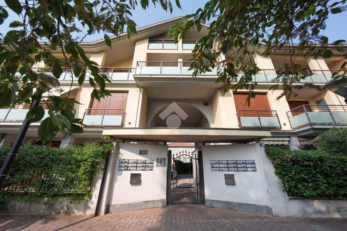 Trilocale in Via Camillo Benso Conte di Cavour 8, Verano Brianza