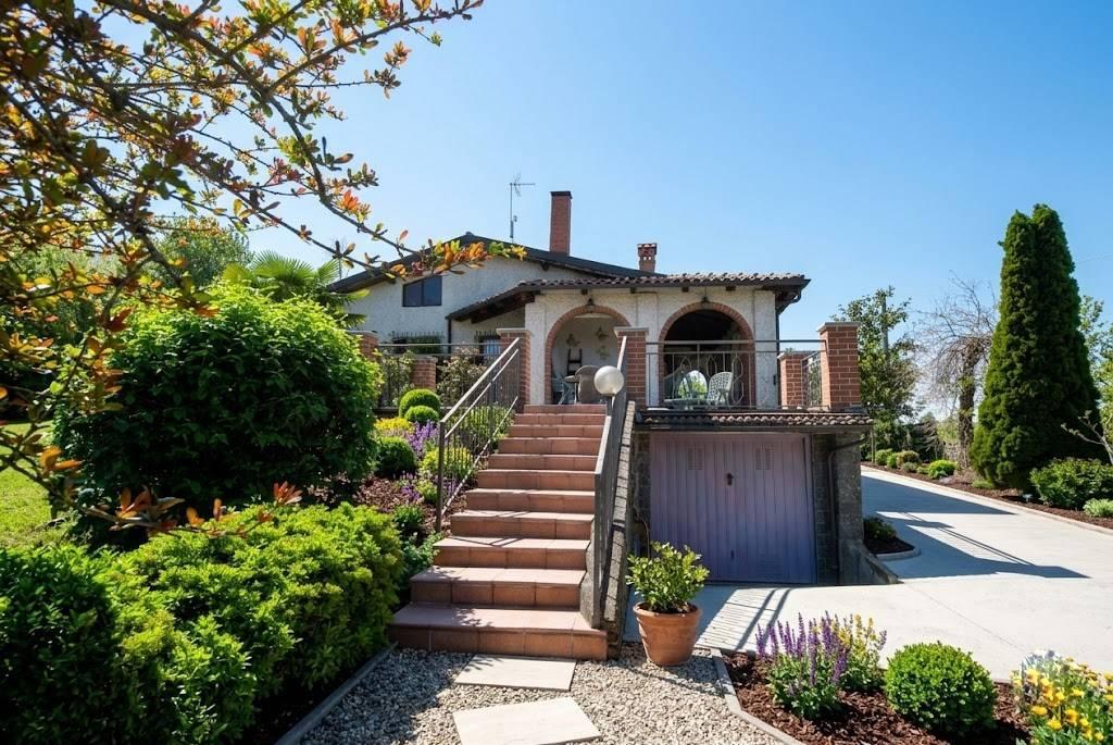 Casa indipendente in Strada dei Zanoni 1, Mondovì