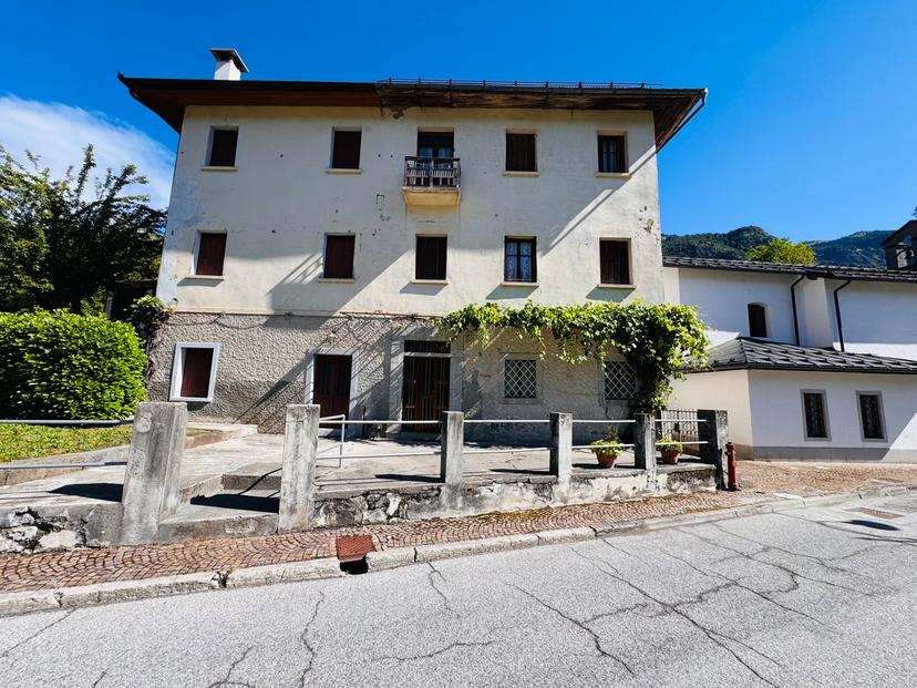 Porzione di casa, Forni di Sotto