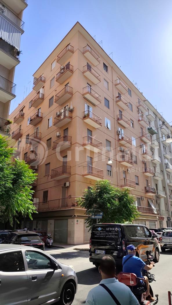 Trilocale in Via Fratelli Mellone , Taranto