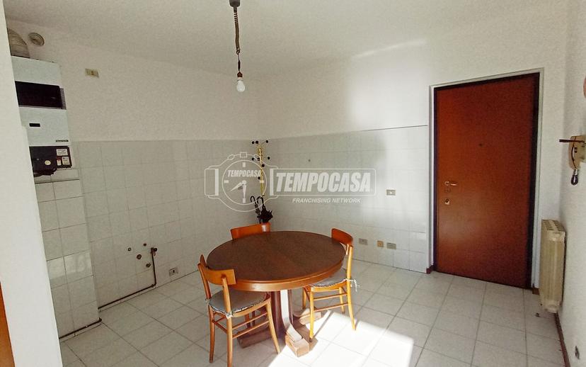 Bilocale in Via Caduti Cesatesi 7, Cesate