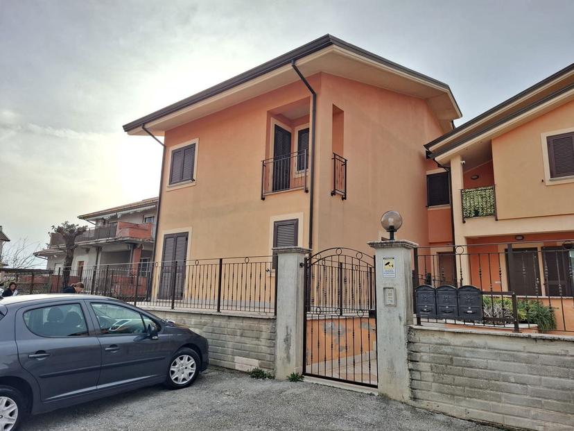 Villa a schiera in Via Beniamino Cataldi Snc, Isola del Liri — foto 2 di 5