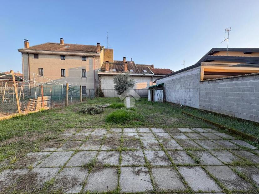Casa indipendente in Largo S. Martino 14, Cerano — foto 3 di 5