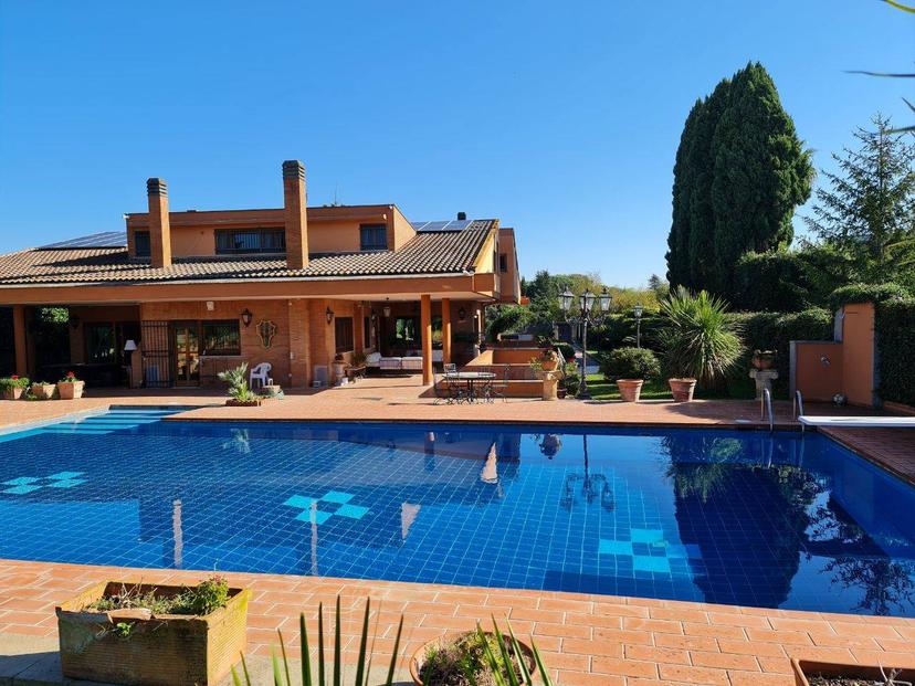Villa in Largo dell'Olgiata 15, Roma