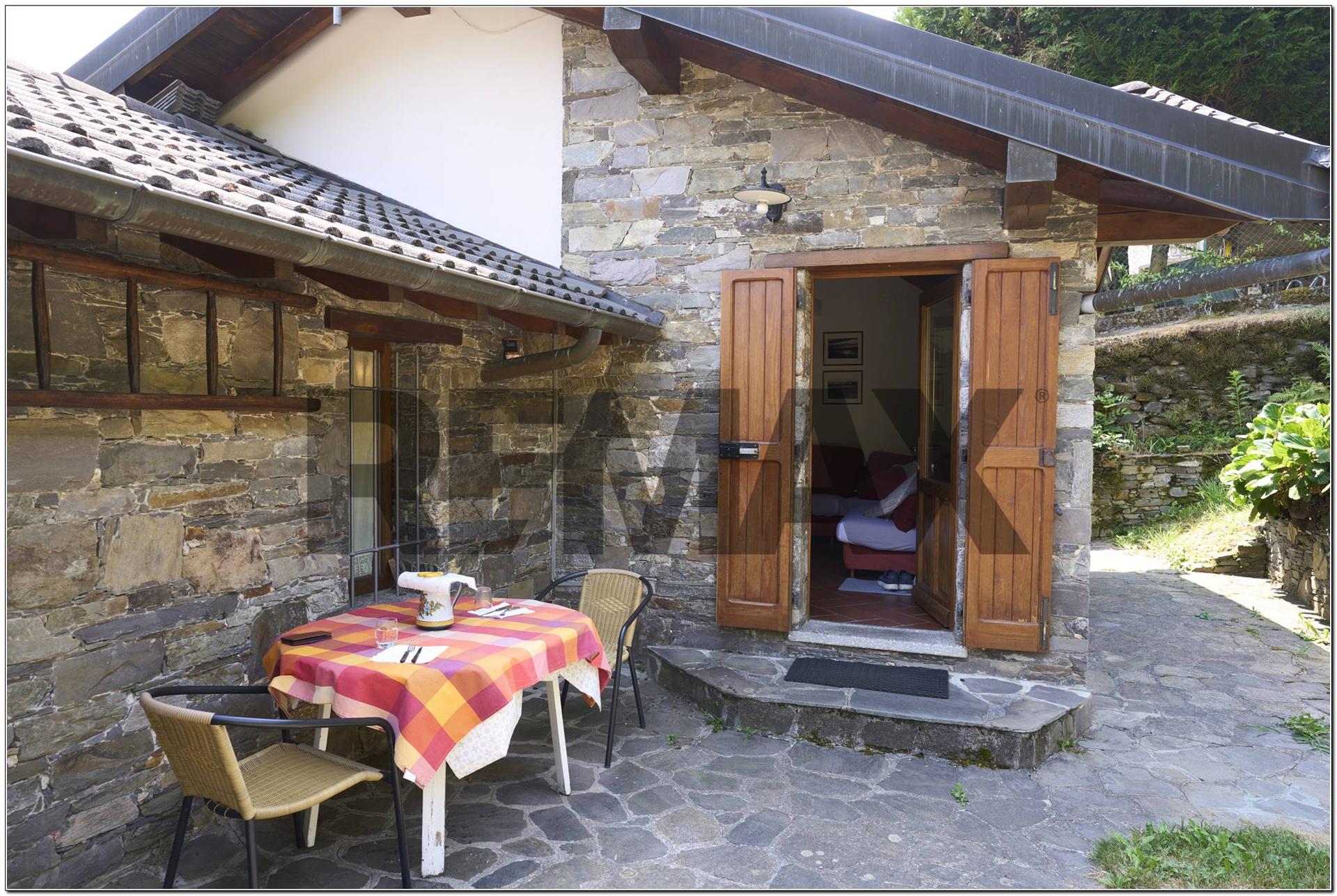 Villa in Via Sant\' Antonio 9, Maccagno con Pino e Veddasca