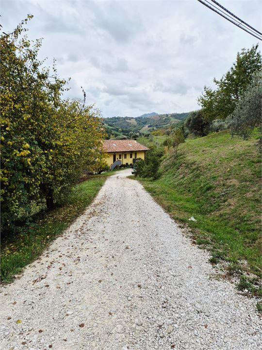 Villa a schiera in Contrada Rufiano IV 6, Bisenti