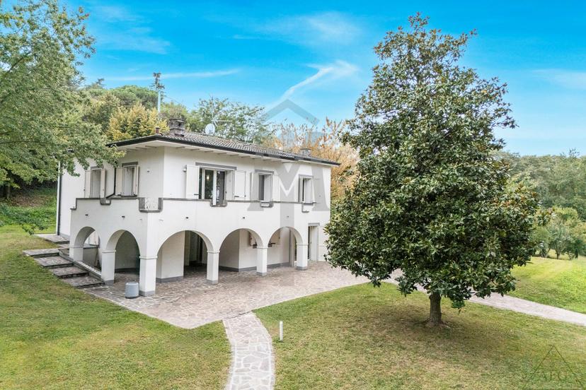 Villa unifamiliare, Quattro Castella — foto 4 di 5