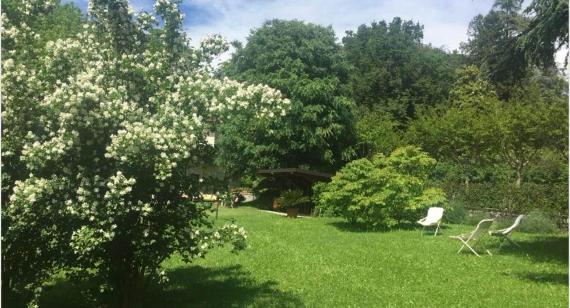Villa, Longone al Segrino