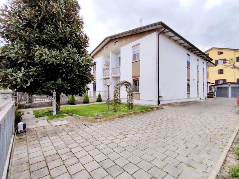 Villa bifamiliare in Via Sardegna, Cento — foto 4 di 5