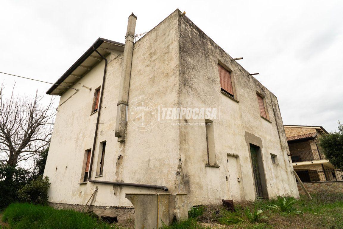 Casa indipendente in Via Eugenio Montale, Terre Roveresche