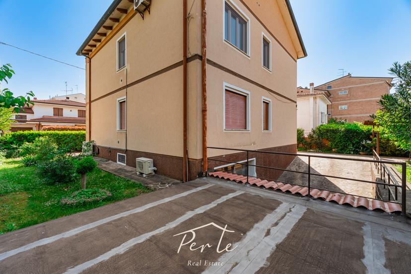 Casa indipendente in Via Anna Filippini Poma, N.9, Mantova., Mantova — foto 4 di 5