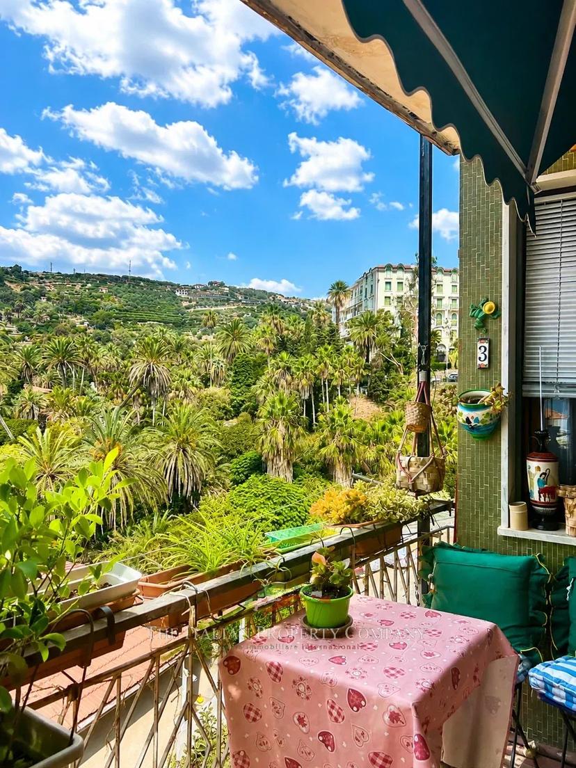 Trilocale in Via Arziglia, 53, Bordighera