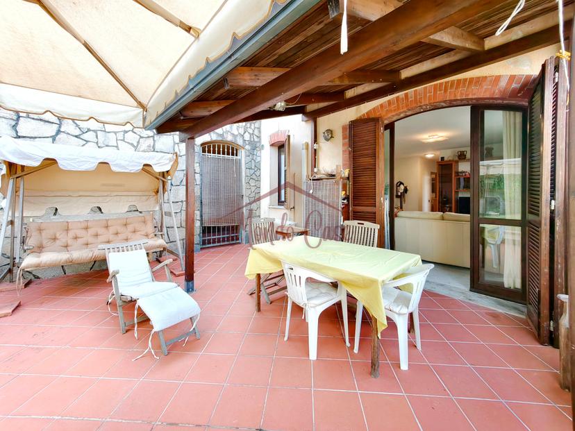 Porzione di casa in Via Camisano, Ameglia