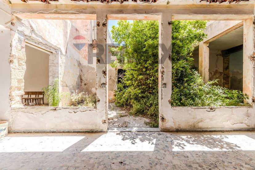 Casa indipendente in Via Santa Rosalia 4, Cagliari — foto 2 di 5