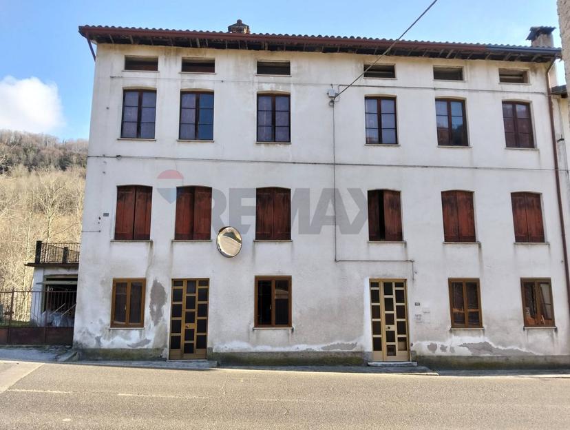 Casa indipendente in Via Gisbenti 16, Valli del Pasubio — foto 2 di 5
