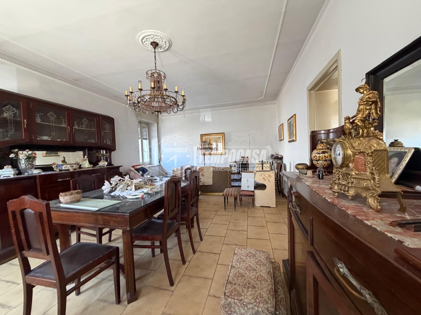 Casa indipendente, Lomello
