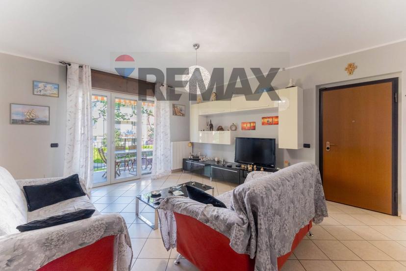 Trilocale in Via Carreggia 105b, Cardano al Campo — foto 4 di 5