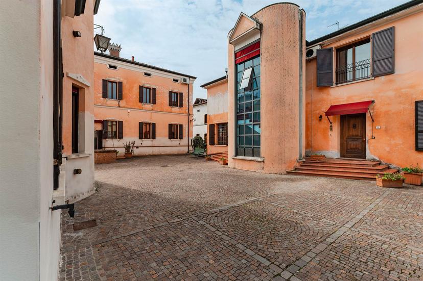 Casa indipendente, Suzzara