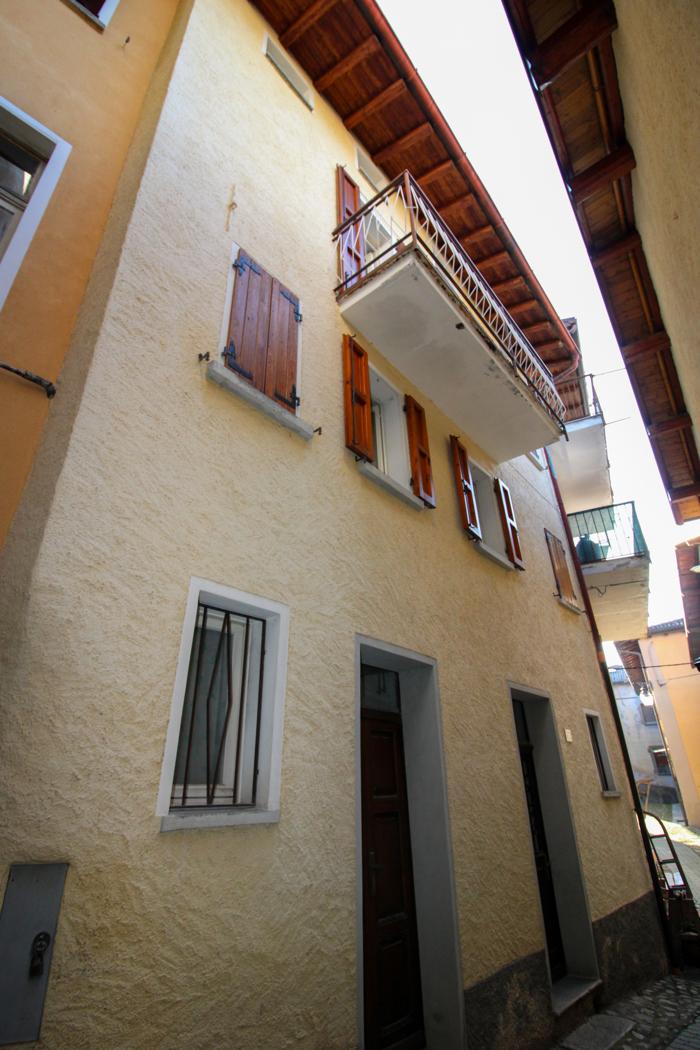 Casa indipendente in Piazza Fontana 3, Ponna — foto 2 di 5
