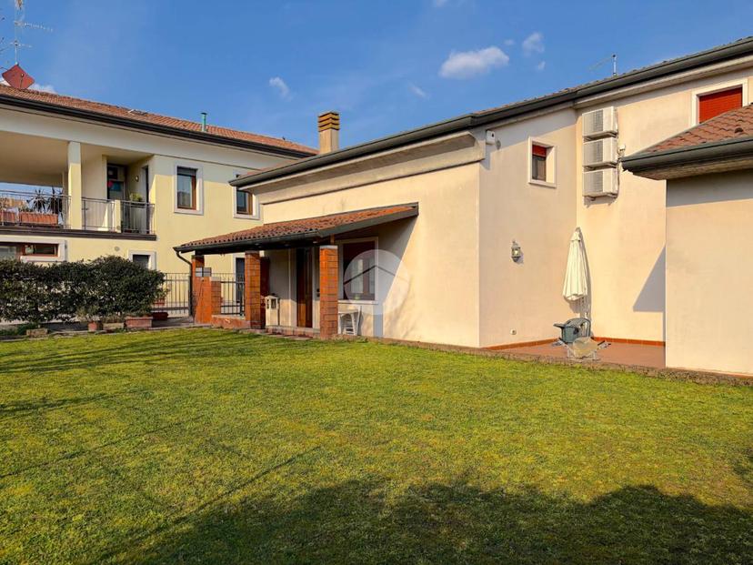 Villa in Via Roma 44, Castel d'Azzano — foto 4 di 5