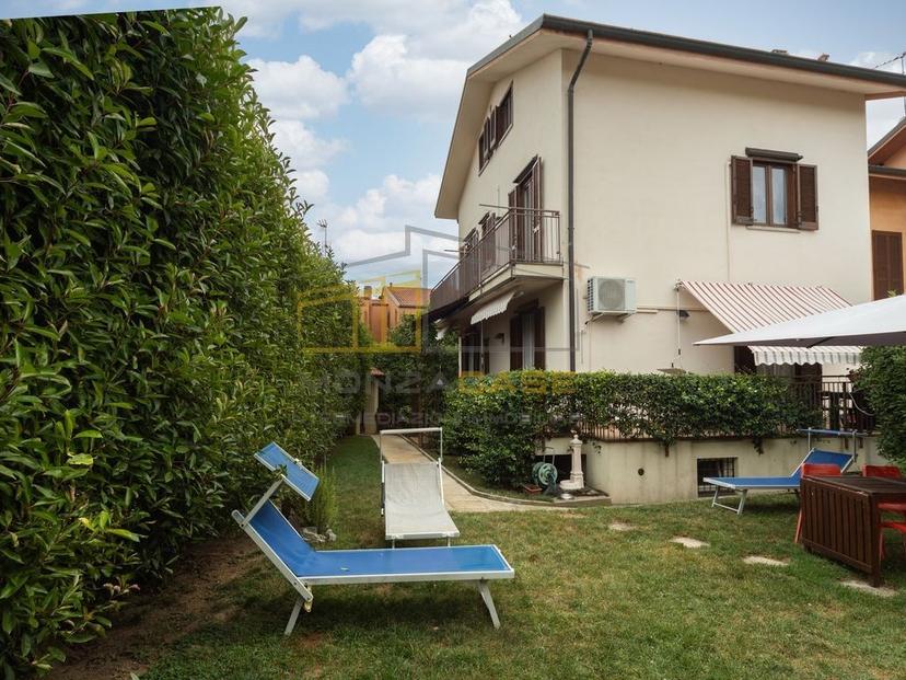 Terratetto plurifamiliare in Via IV Novembre 45/C, Carnate
