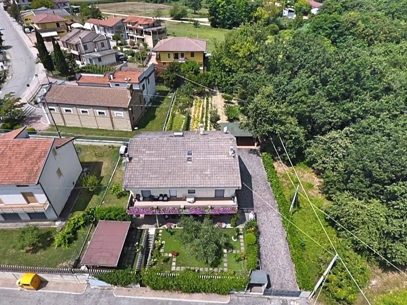 Casa indipendente in Passo Cordone 6, Loreto Aprutino — foto 2 di 5