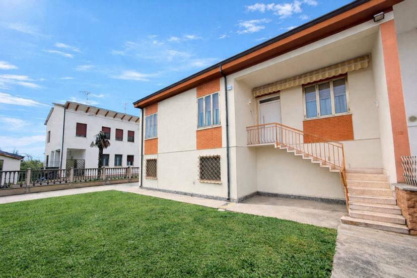 Villa, Poggio Rusco — foto 2 di 5