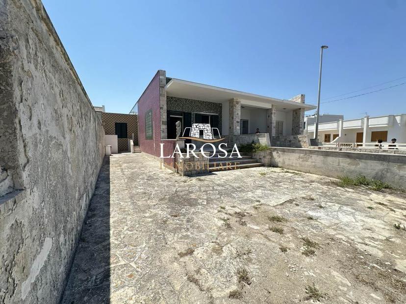 Casa indipendente in Via Lungomare Matteotti 177, Melendugno — foto 2 di 5