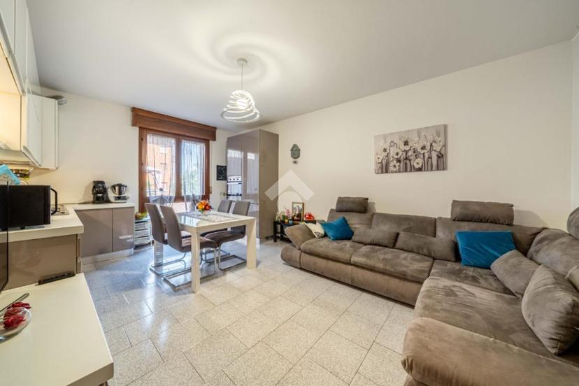 Trilocale in Via Gazzotti a. 31, Fiorano Modenese — foto 4 di 5