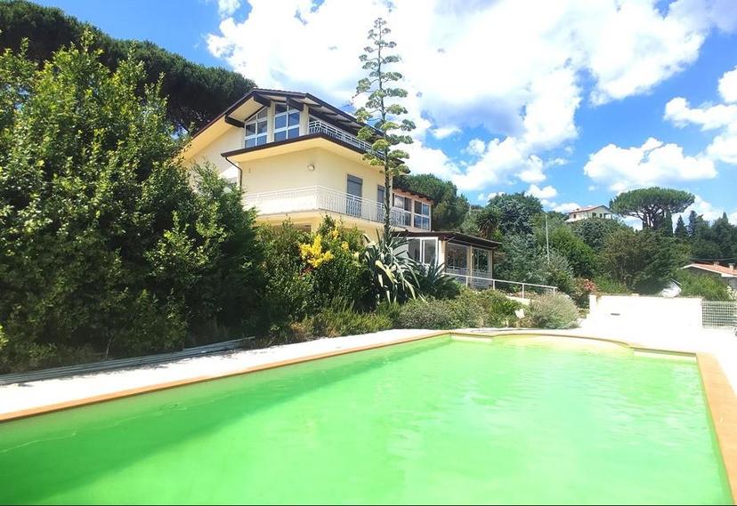 Villa, Massarosa