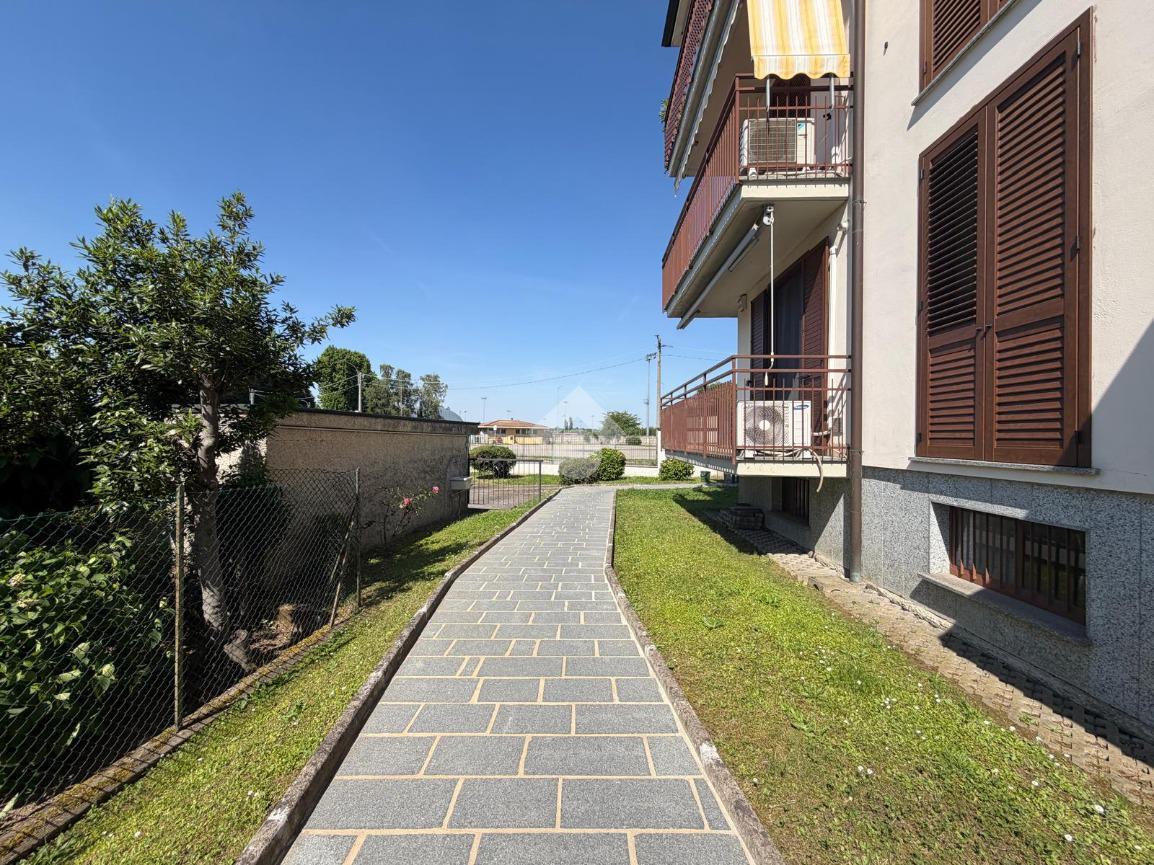 Trilocale in Via Magnaghi 25, Casorate Primo