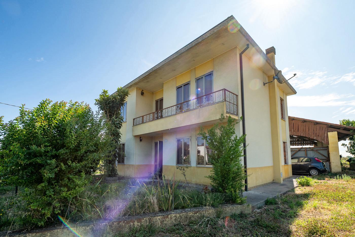 Casa indipendente in Via Grazia Deledda 24, Tribano