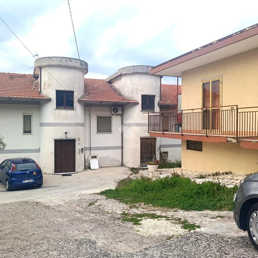 Casa indipendente in Via Casa Rocco di Giovi Santa Croce 21, Salerno — foto 2 di 5