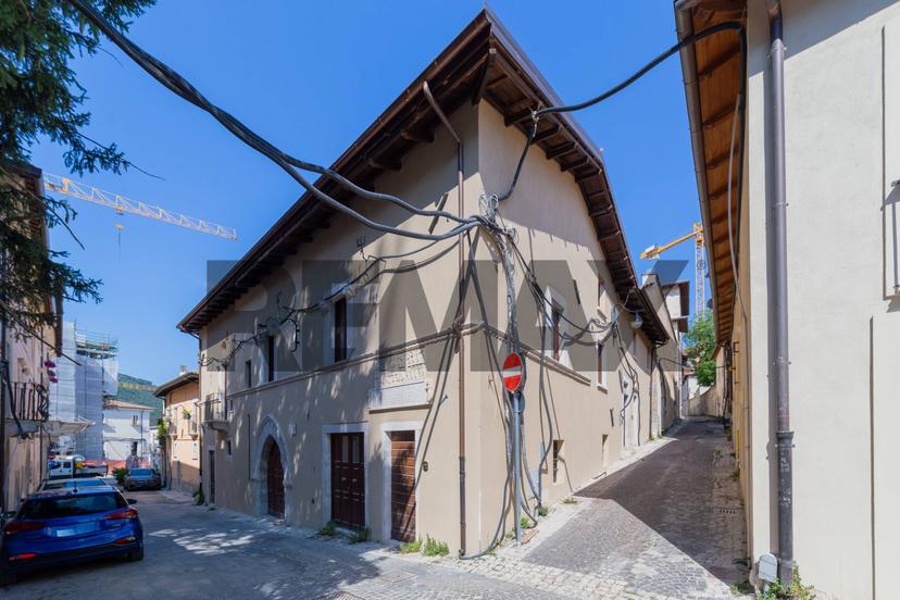 Casa indipendente in Via Amiternini 2, L'Aquila — foto 2 di 5