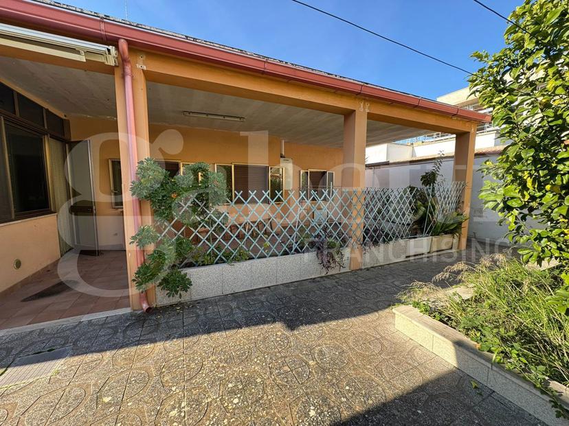 Villa plurifamiliare in Via Bianchi Pittori 3, Lecce