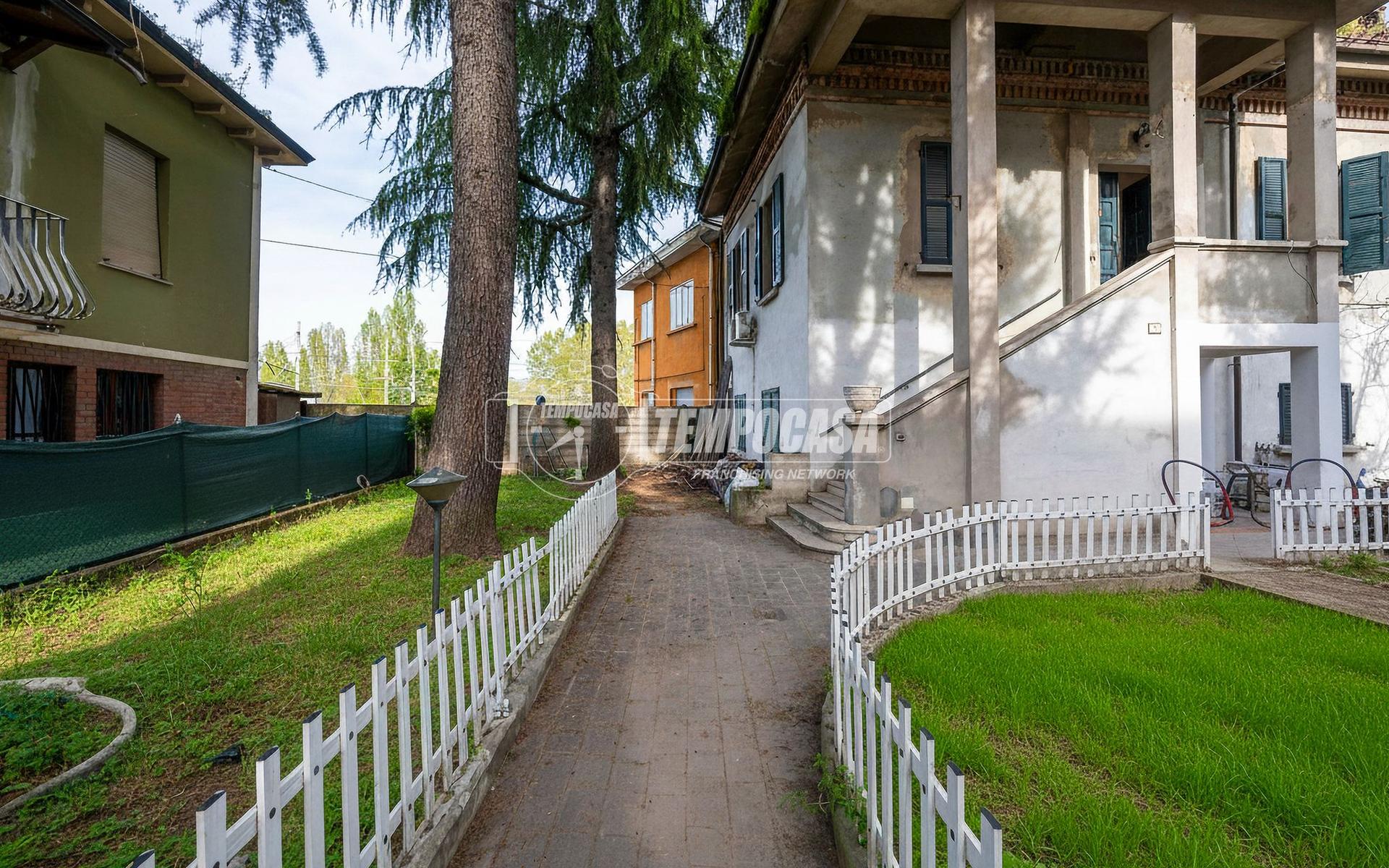 Villa a schiera in Via Lama Golese 7, Reggio nell'Emilia