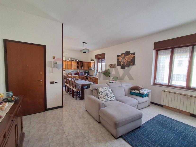 Trilocale in Via Mazzini 24, Gorla Maggiore — foto 2 di 5