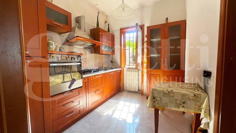 Casa indipendente in Via Giuseppe Garibaldi, Rocchetta e Croce — foto 4 di 5
