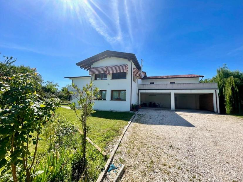 Villa unifamiliare, Azzano Decimo — foto 4 di 5