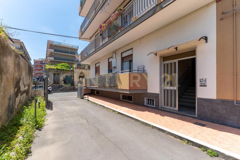 Quadrilocale in Via Croce 72, Aci Catena