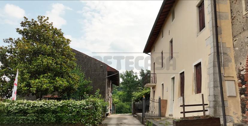 Villa a schiera in Via Costa 17, Brogliano — foto 2 di 3